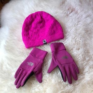 ❄️NORTH FACE Reversible Hat and Etip Gloves❄️